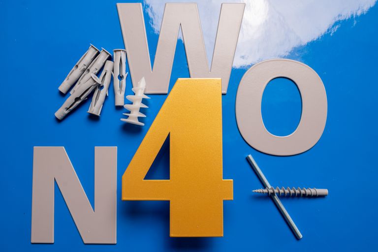 Pulverbeschichtung - Übersicht Schriftzüge aus Edelstahl - Pulverbeschichtung