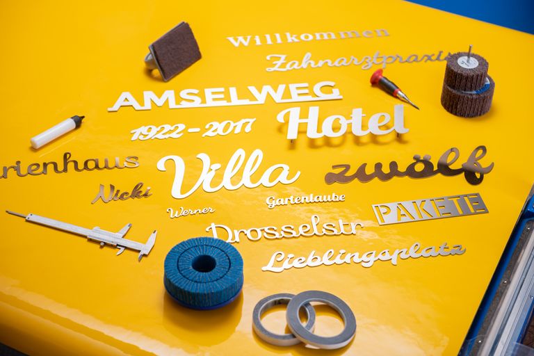 Übersicht der Schriftarten Übersicht der Schriftarten für Schriftzüge aus Edelstahl