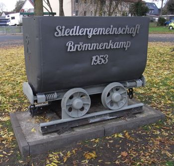 Schriftzug an Kohlelore Schriftzug aus gebürstetem Edelstahl an Kohlelore